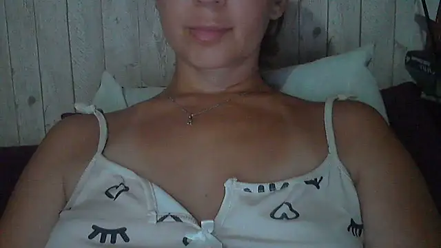 Snapshot of Bella--White chatting on 16, 7, 2026 Bella--White online show from 16, 7, 2026
