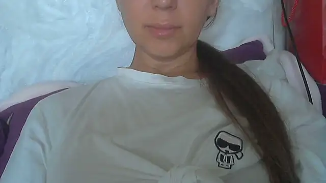 Snapshot of Bella--White chatting on 29, 7, 2026 Bella--White online show from 29, 7, 2026