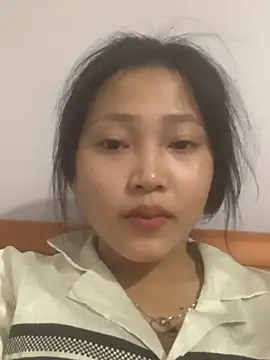 Snapshot of hinami-lo chatting on 15, 5, 2026 hinami-lo online show from 15, 5, 2026