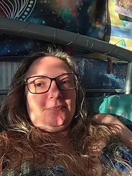 Izzylove47 online show from 19, 6, 2026