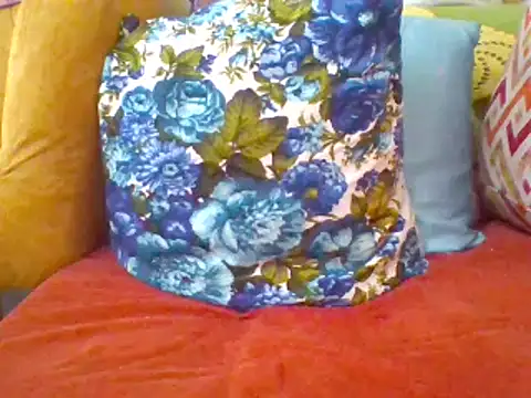 Snapshot of CreampyQueen1 chatting on 3, 6, 2026 CreampyQueen1 online show from 3, 6, 2026