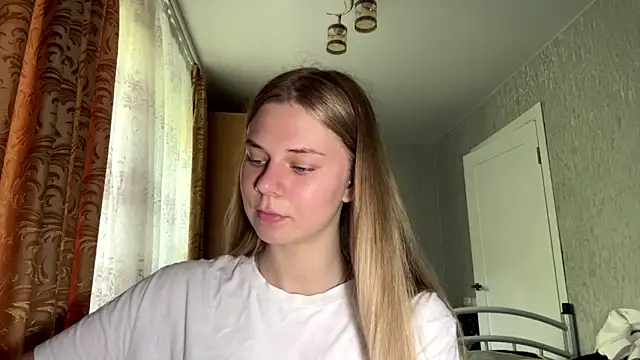 Snapshot of HoneysPiee chatting on 2, 6, 2026 HoneysPiee online show from 2, 6, 2026