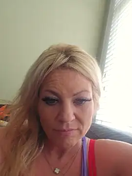 Snapshot of Cherryelectric chatting on 5, 8, 2026 Cherryelectric online show from 5, 8, 2026