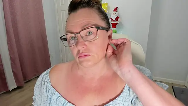 Snapshot of Vika73 chatting on 4, 12, 2024 Vika73 online show from 4, 12, 2024