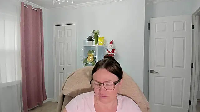 Snapshot of Vika73 chatting on 10, 12, 2024 Vika73 online show from 10, 12, 2024