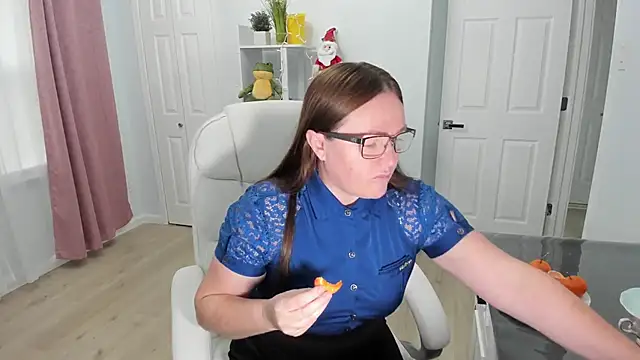 Snapshot of Vika73 chatting on 16, 12, 2024 Vika73 online show from 16, 12, 2024