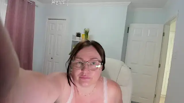 Snapshot of Vika73 chatting on 14, 2, 2025 Vika73 online show from 14, 2, 2025