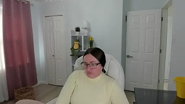 Snapshot of Vika73 chatting on 18, 2, 2025 Vika73 online show from 18, 2, 2025