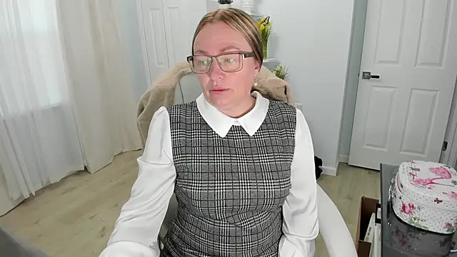 Snapshot of Vika73 chatting on 21, 3, 2025 Vika73 online show from 21, 3, 2025