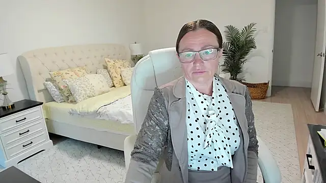 Vika73 online show from 4, 6, 2026