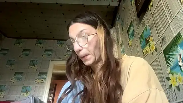 Snapshot of SparkleJebb chatting on 7, 6, 2026 SparkleJebb online show from 7, 6, 2026