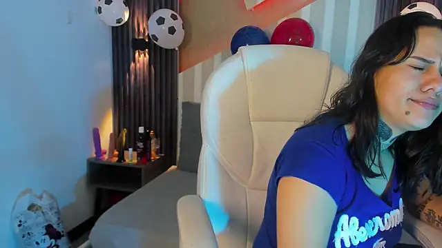 MadisonYoung000 online show from 26, 6, 2026