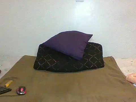 Snapshot of cessylolla8 chatting on 6, 7, 2026 cessylolla8 online show from 6, 7, 2026