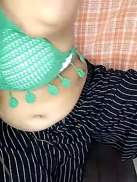 Snapshot of Tamil_Hot_Kulfi chatting on 17, 5, 2026 Tamil Hot Kulfi online show from 17, 5, 2026