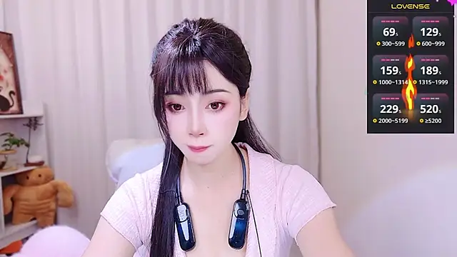 Snapshot of August_cat chatting on 30, 5, 2026 August cat online show from 30, 5, 2026