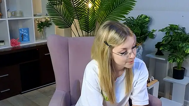 NovaOliphant online show from 19, 5, 2026