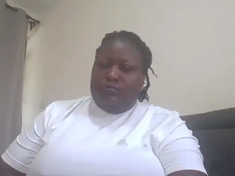 Snapshot of fat_ebonyqueen chatting on 22, 5, 2026 fat ebonyqueen online show from 22, 5, 2026