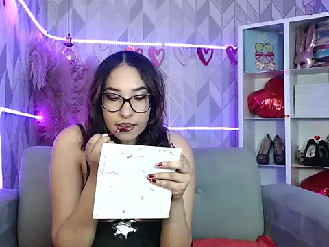 Snapshot of AndreaLoveeX chatting on 6, 6, 2026 AndreaLoveeX online show from 6, 6, 2026