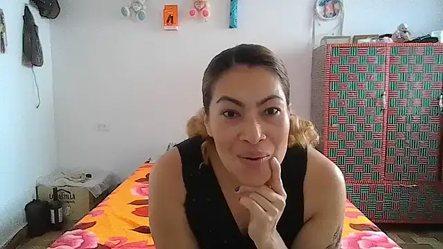 Snapshot of Layla-Astrum chatting on 3, 6, 2026 Layla-Astrum online show from 3, 6, 2026