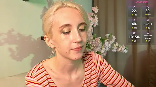 Snapshot of Elen__Moore chatting on 5, 6, 2026 Elen Moore online show from 5, 6, 2026