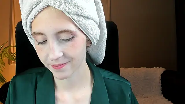 Snapshot of Elen__Moore chatting on 2, 7, 2026 Elen Moore online show from 2, 7, 2026