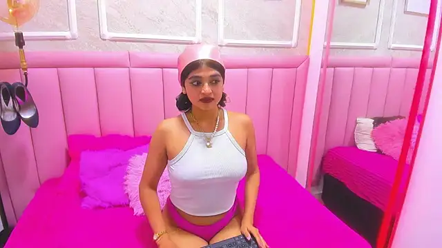 Snapshot of velvet_girll chatting on 2, 7, 2026 velvet girll online show from 2, 7, 2026