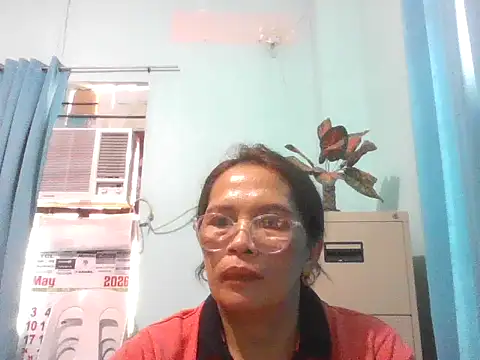 Snapshot of momshe2026 chatting on 26, 5, 2026 momshe2026 online show from 26, 5, 2026