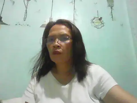 Snapshot of momshe2026 chatting on 18, 6, 2026 momshe2026 online show from 18, 6, 2026