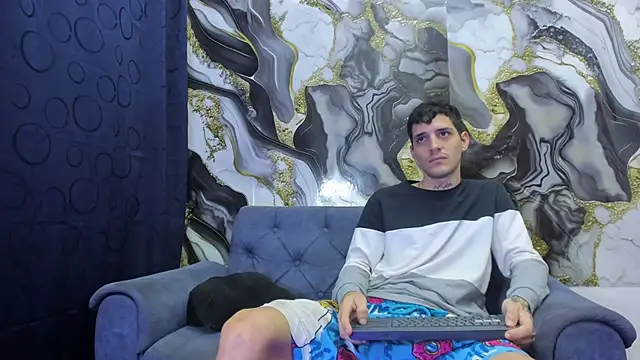 Snapshot of boy_max_latin chatting on 28, 5, 2026 boy max latin online show from 28, 5, 2026