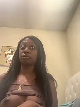 Snapshot of Prettylondond chatting on 4, 6, 2026 Prettylondond online show from 4, 6, 2026