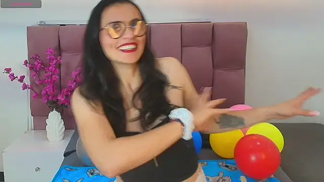 Snapshot of Afroditta_Rosse chatting on 29, 5, 2026 Afroditta Rosse online show from 29, 5, 2026