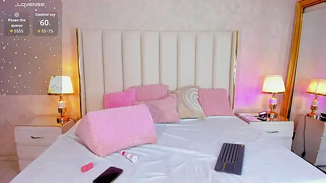 KaylaDavies online show from 12, 6, 2026