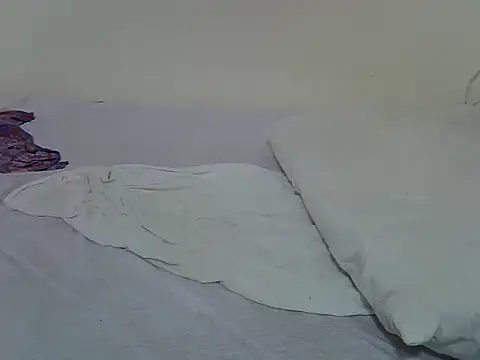 Snapshot of creamypetite chatting on 13, 6, 2026 creamypetite online show from 13, 6, 2026