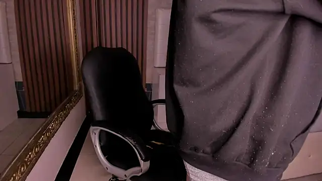 Snapshot of AngeloBocellii chatting on 2, 7, 2026 AngeloBocellii online show from 2, 7, 2026