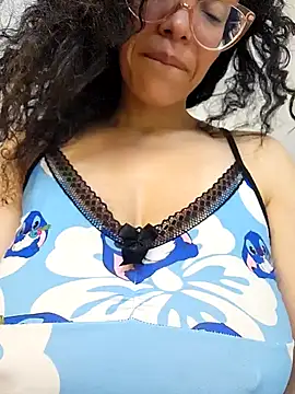 Snapshot of LUCI_LOVE chatting on 4, 12, 2024 LUCI LOVE online show from 4, 12, 2024