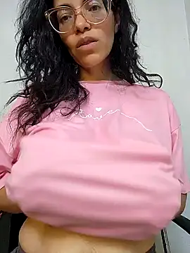 Snapshot of LUCI_LOVE chatting on 25, 1, 2025 LUCI LOVE online show from 25, 1, 2025