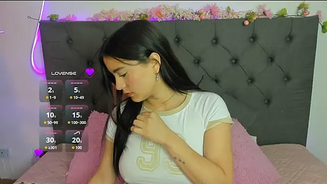 Snapshot of Zoe_Queens chatting on 15, 7, 2026 Zoe Queens online show from 15, 7, 2026