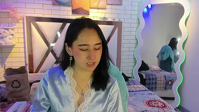 Snapshot of Lua_bloom_ chatting on 5, 7, 2026 Lua bloom online show from 5, 7, 2026