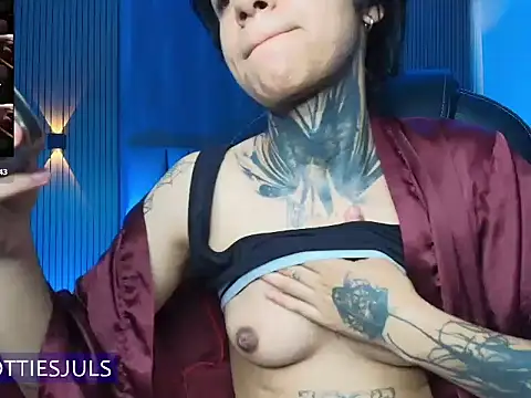 hottiesjuls online show from 13, 7, 2026