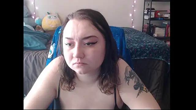 Snapshot of glitchypop chatting on 22, 6, 2026 glitchypop online show from 22, 6, 2026