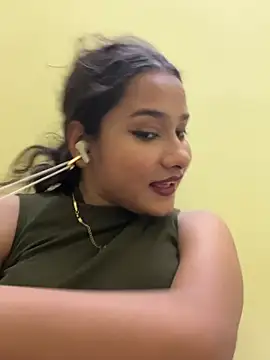 Snapshot of Yalina_ chatting on 9, 6, 2026 Yalina online show from 9, 6, 2026