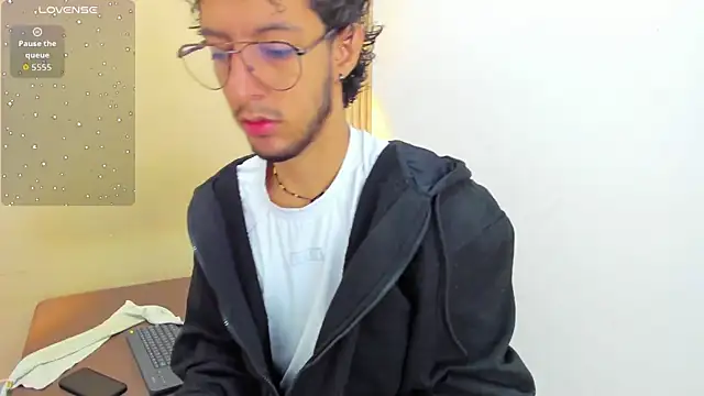 Snapshot of LEO_SANZ66 chatting on 10, 6, 2026 LEO SANZ66 online show from 10, 6, 2026