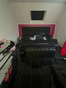 GymMoniMilf online show from 22, 7, 2026
