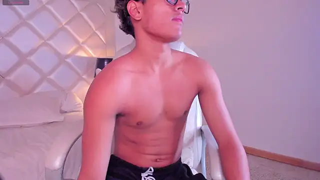 Snapshot of MarcoDeluxxe chatting on 27, 5, 2026 MarcoDeluxxe online show from 27, 5, 2026