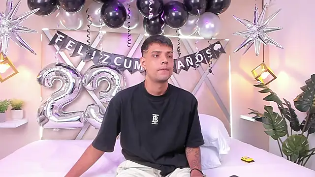 Snapshot of Clarentz chatting on 23, 7, 2026 Clarentz online show from 23, 7, 2026
