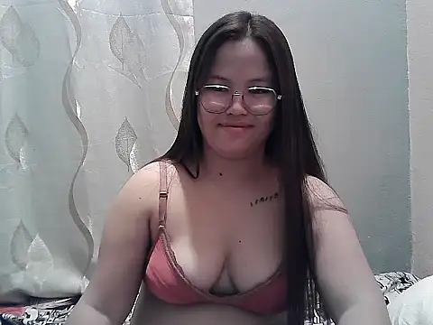 Snapshot of ThePrettySecret chatting on 17, 7, 2026 ThePrettySecret online show from 17, 7, 2026