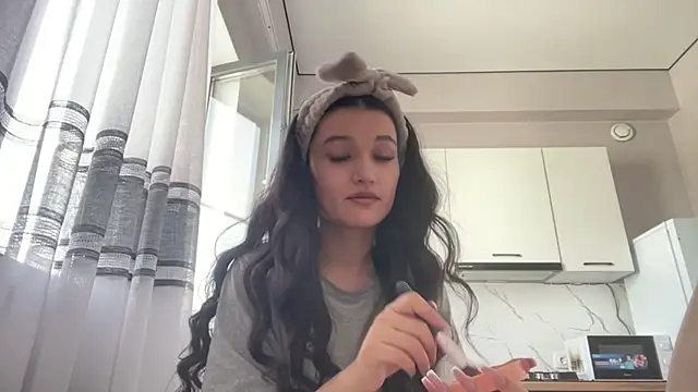 Snapshot of LisetteParajon chatting on 24, 6, 2026 LisetteParajon online show from 24, 6, 2026