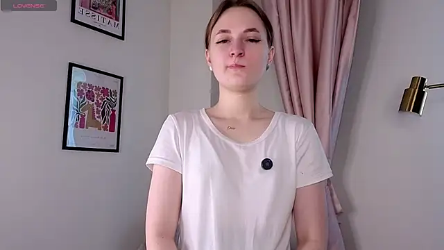 Snapshot of LeishaChamblee chatting on 8, 6, 2026 LeishaChamblee online show from 8, 6, 2026