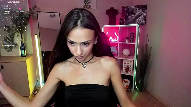 Snapshot of Petite_Moly chatting on 2, 7, 2026 Petite Moly online show from 2, 7, 2026