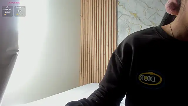 Snapshot of Saracortess chatting on 8, 6, 2026 Saracortess online show from 8, 6, 2026